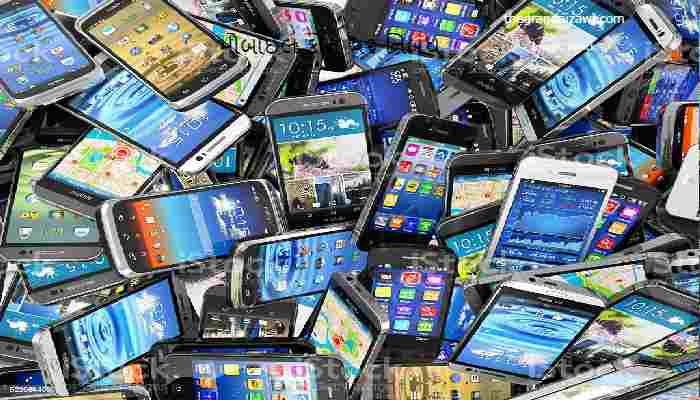 Mobile Phone Essay In Gujarati 2023 મોબાઈલ ફોન પર નિબંધ